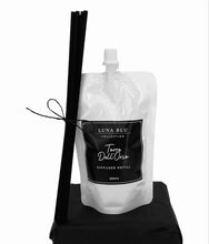 Load image into Gallery viewer, Torre dell&#39;Orso Diffuser Refill &amp; Fibre Sticks Set
